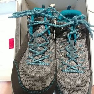 Vionic Cypress Orthaheel Mid Hiking Boot 10W